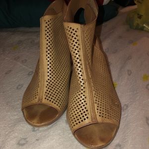 Meet your Posher Sally!